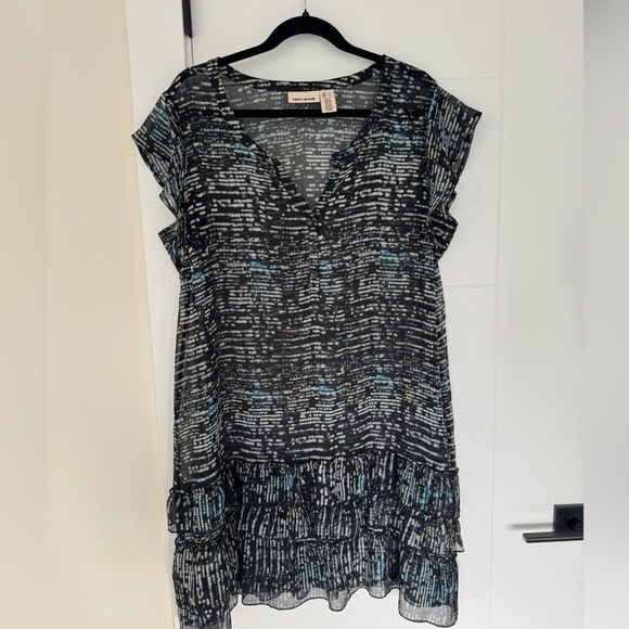 DKNY Belted Geometric Mini Dress Size L Flutter Sleeve Tiered Ruffle Hem - Picture 3 of 8